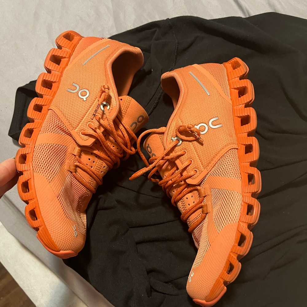 On cloud running shoes orange monochrome size 8.5 women